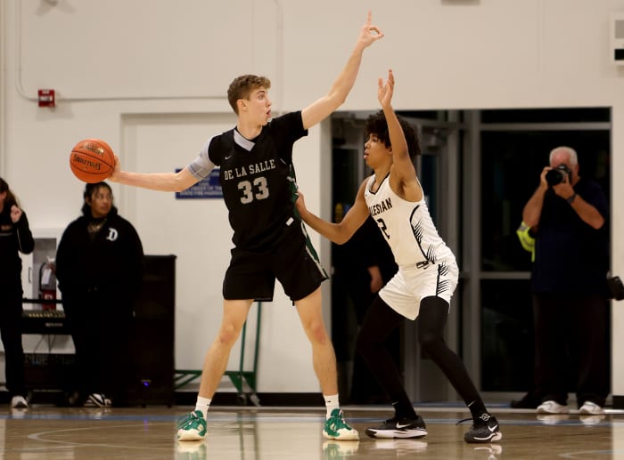 De La Salle 6-6 junior wing Alec Blair (33)